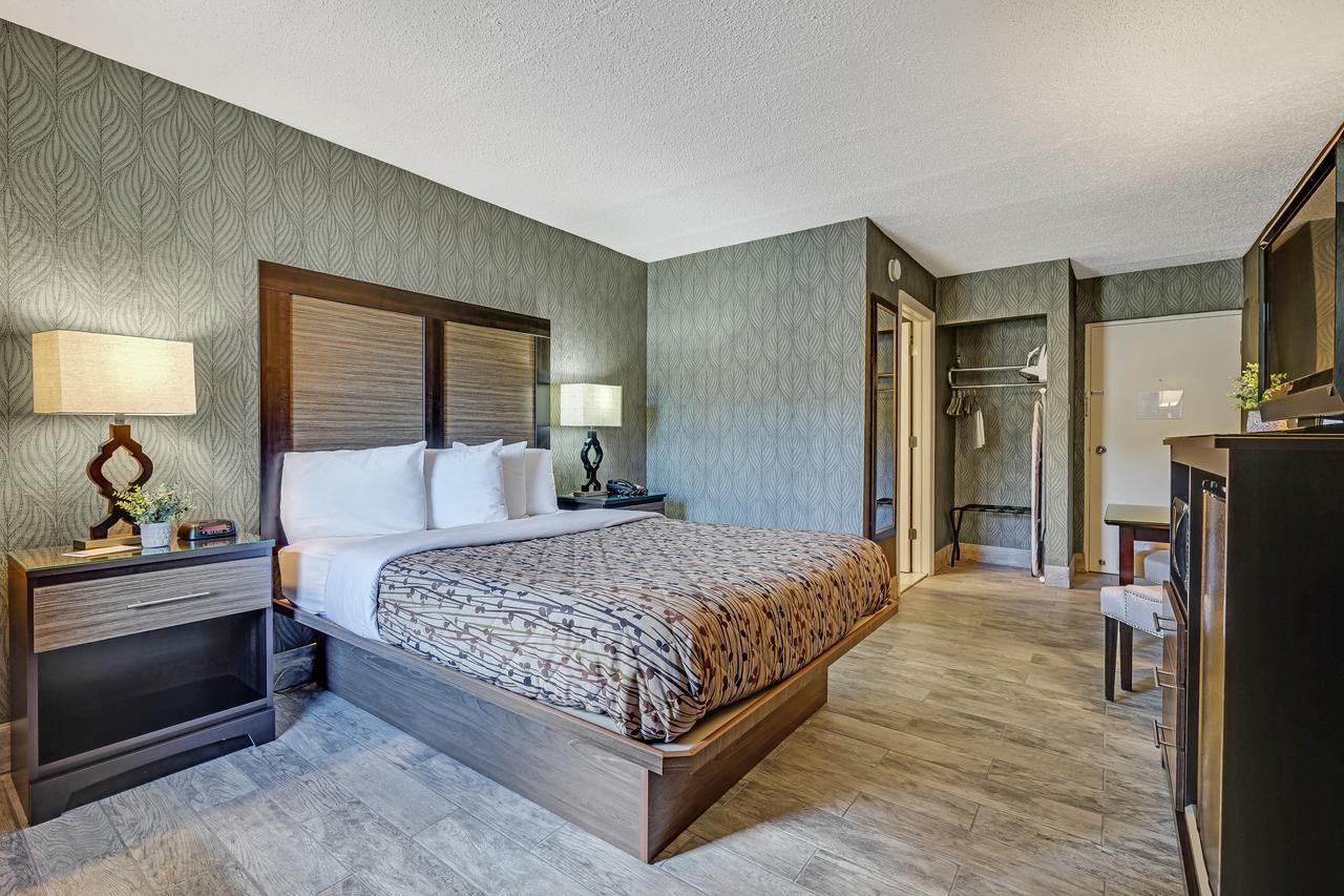 Blue Creek Inn Waretown Екстер'єр фото