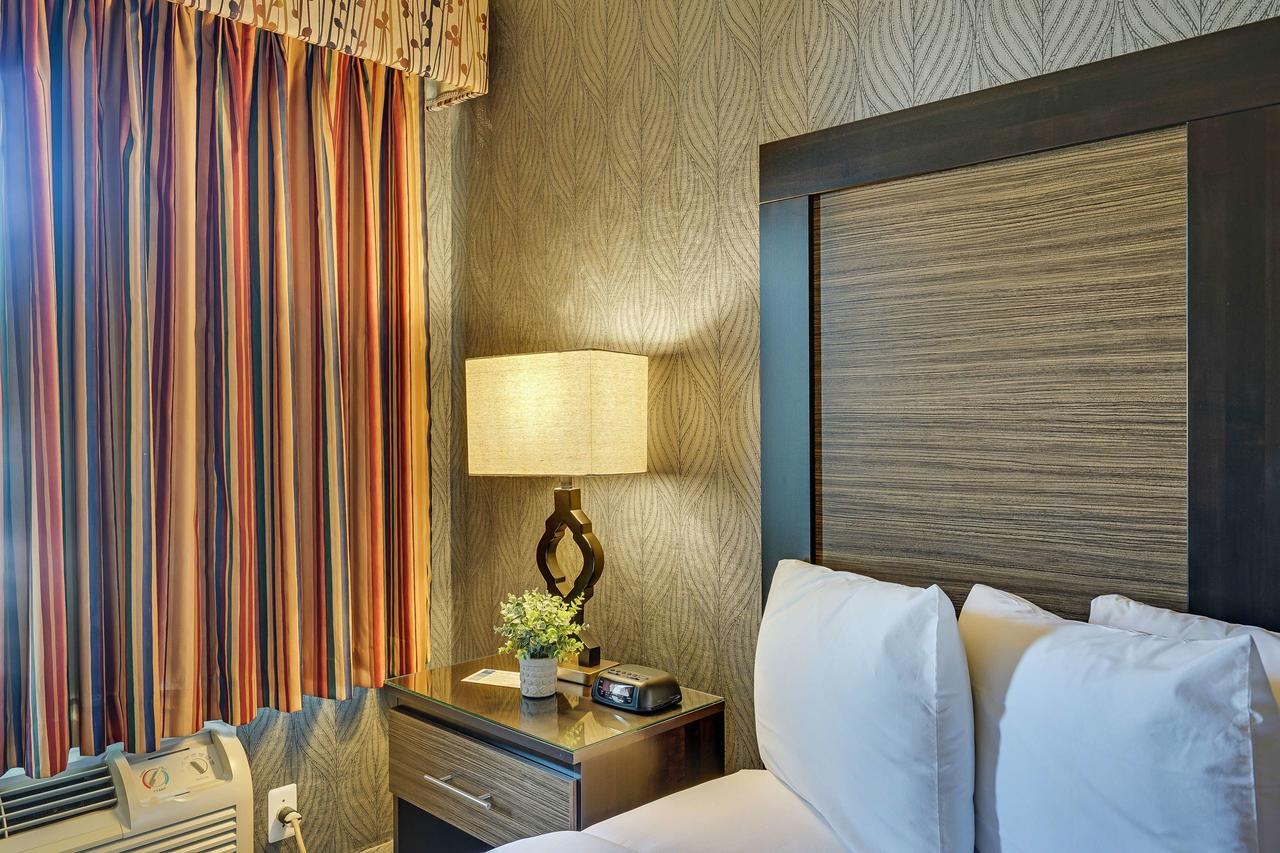 Blue Creek Inn Waretown Екстер'єр фото